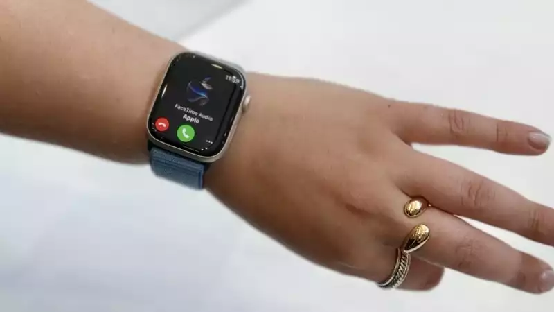 I tried the double-tap feature on the Apple Watch 9.